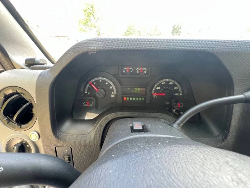 2018 Ford E-Series E-450 SD - Image 9