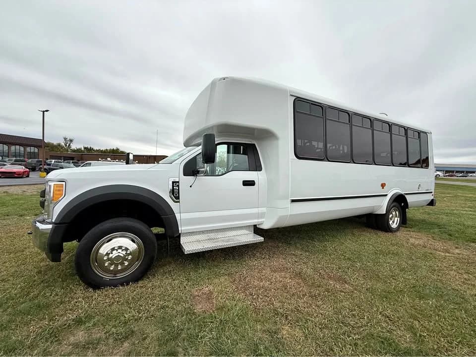 2018 Ford F550 bus