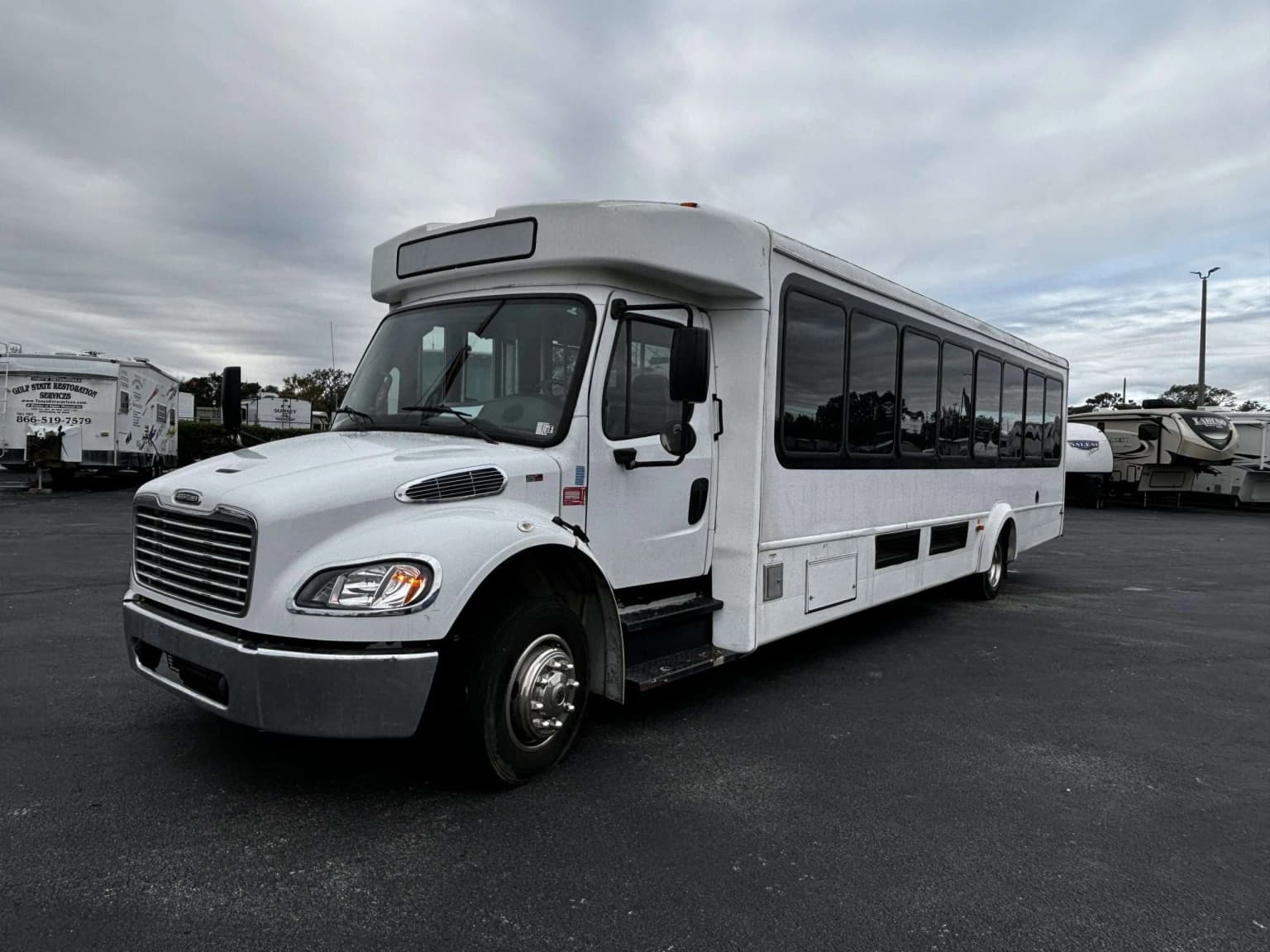 2015 Freightliner S2C bus