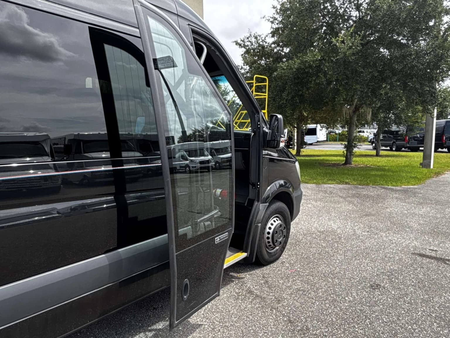 2017 Mercedes Executive Sprinter 14P - Image 7