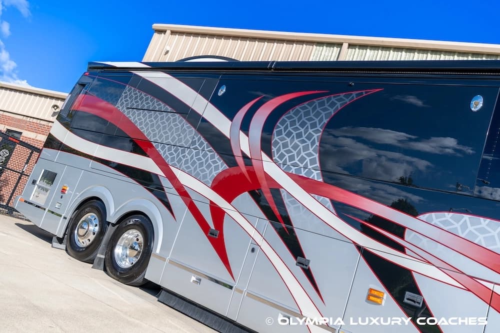 2018 Prevost Millennium H3-45 Coach - Image 24