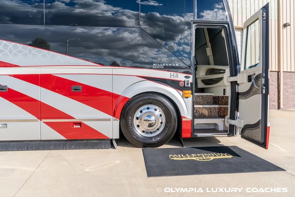 2018 Prevost Millennium H3-45 Coach - Image 34