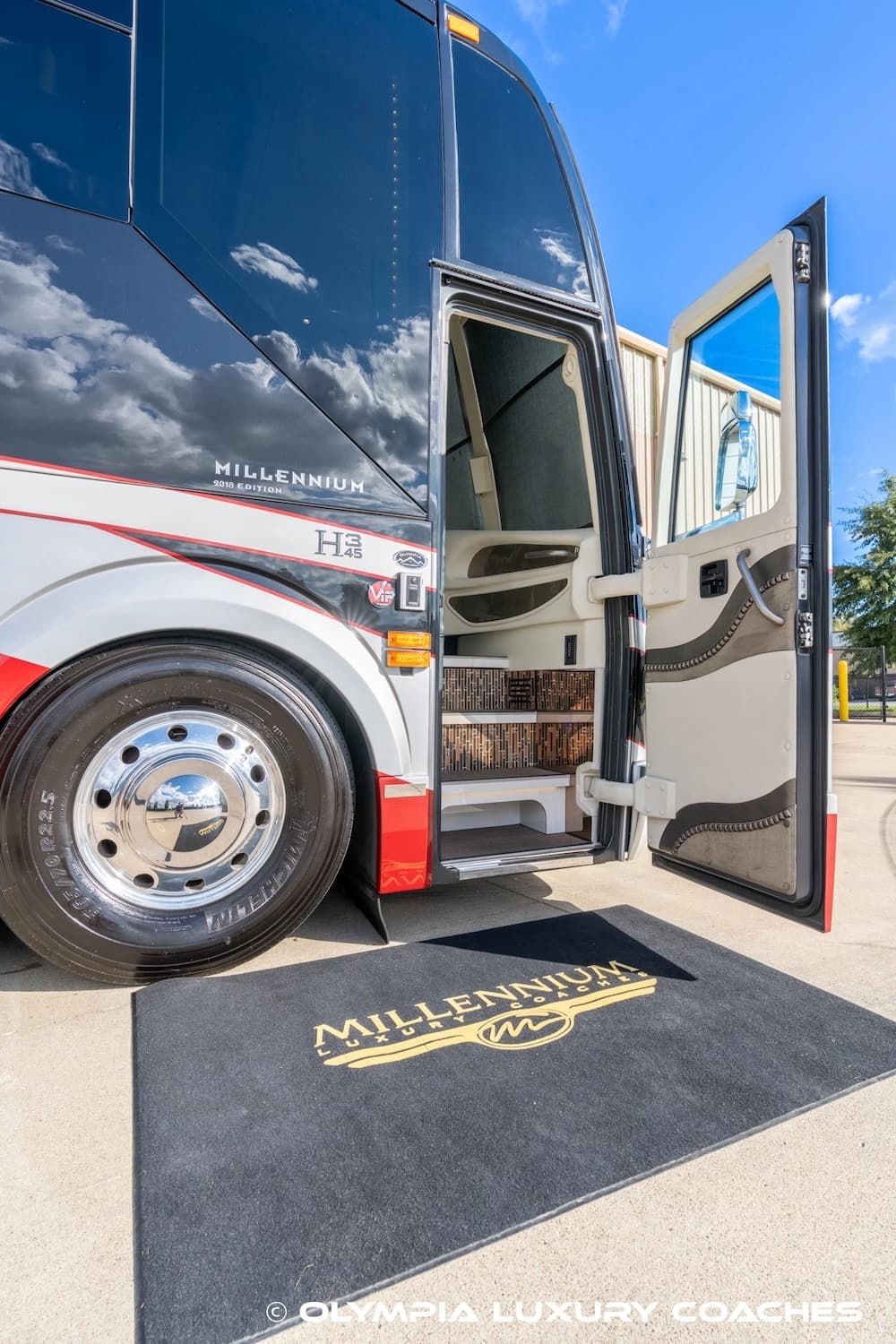 2018 Prevost Millennium H3-45 Coach - Image 35
