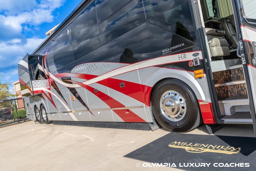 2018 Prevost Millennium H3-45 Coach - Image 36