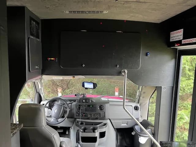 2018 Ford E-450 - Image 10