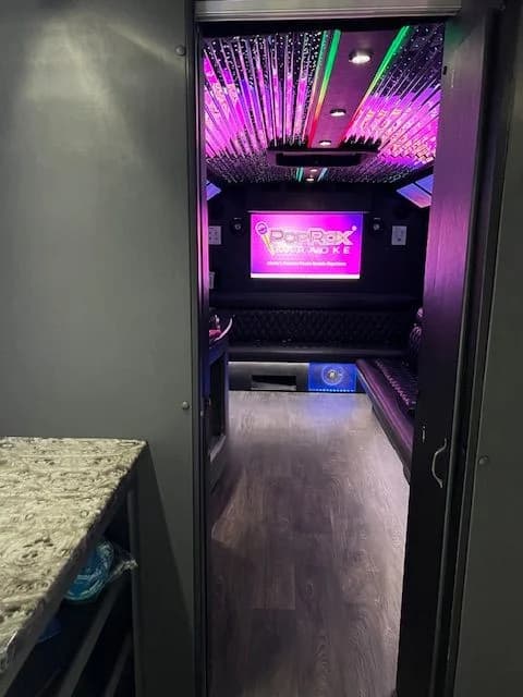 2018 Ford E-450 - Image 14