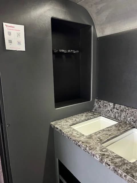 2018 Ford E-450 - Image 15