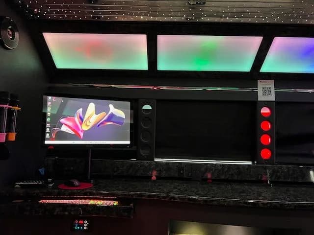 2018 Ford E-450 - Image 4