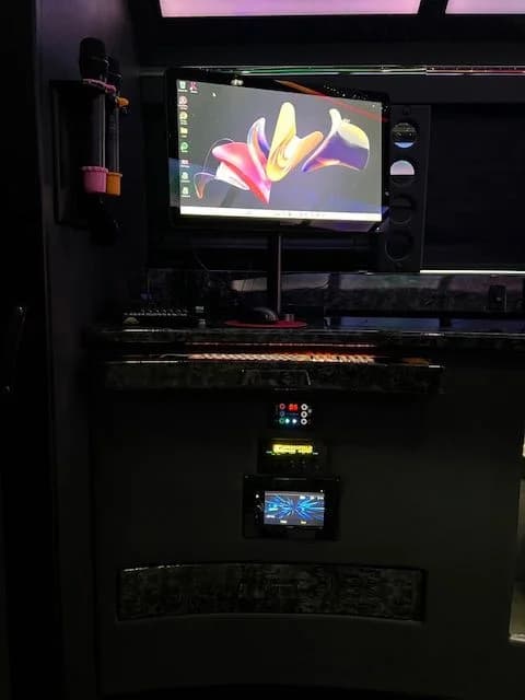 2018 Ford E-450 - Image 8