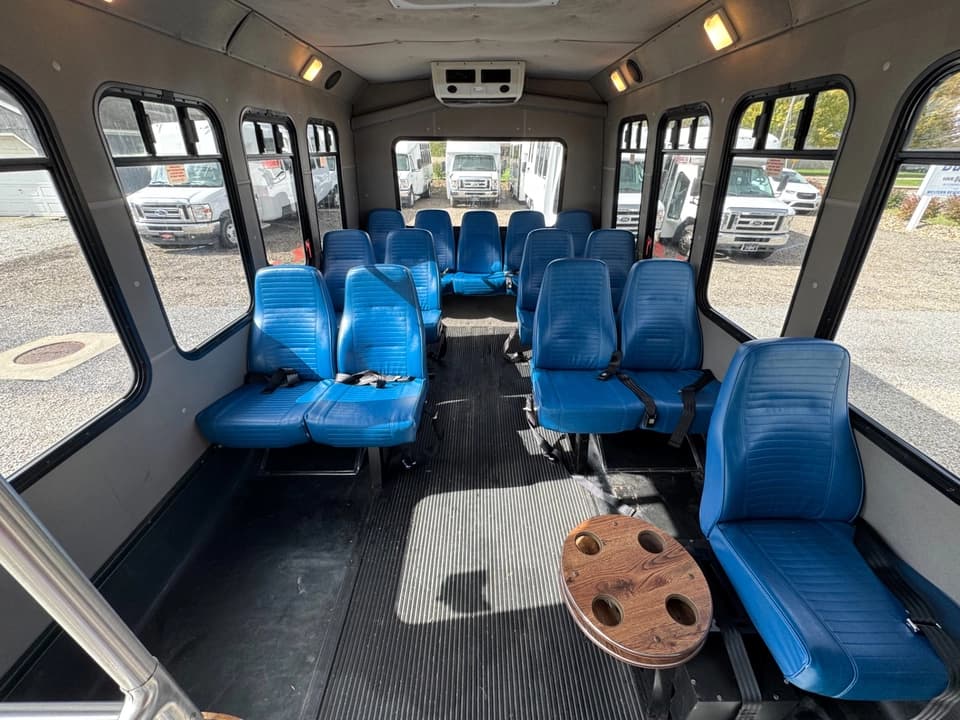 2014 Ford E350 Shuttle Bus - Image 5