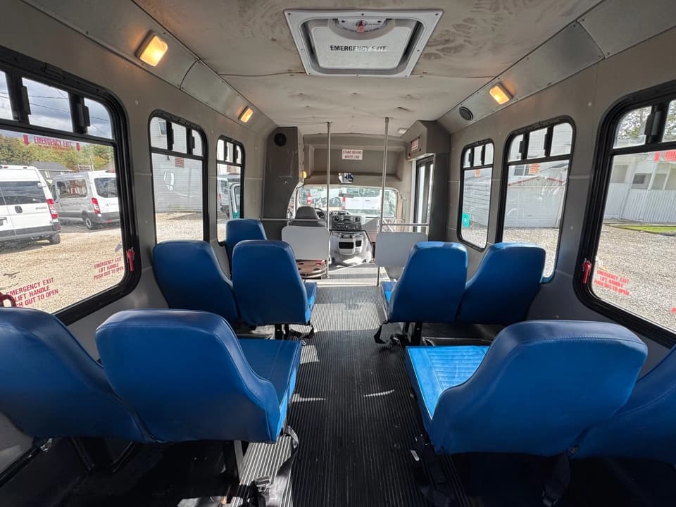 2014 Ford E350 Shuttle Bus - Image 6