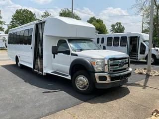 2015 Ford F550 Super Duty bus