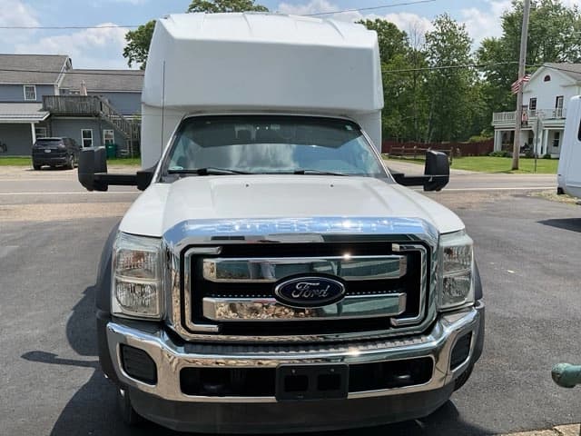 2015 Ford F550 Super Duty Turtle Top Odyssey XL ADA Shuttle Bus - Image 2