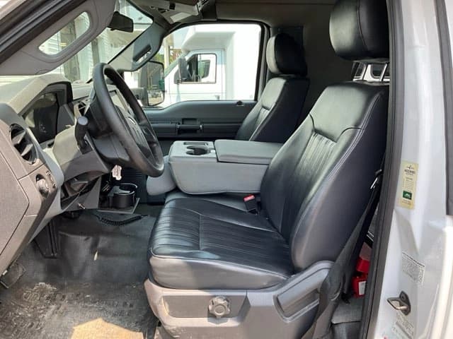 2015 Ford F550 Super Duty Turtle Top Odyssey XL ADA Shuttle Bus - Image 14