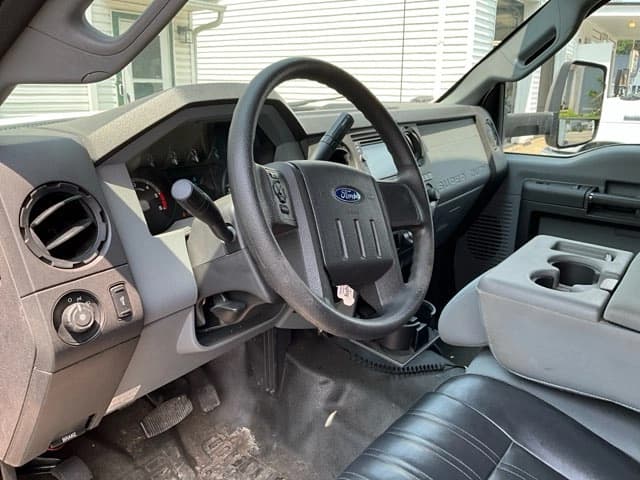 2015 Ford F550 Super Duty Turtle Top Odyssey XL ADA Shuttle Bus - Image 15