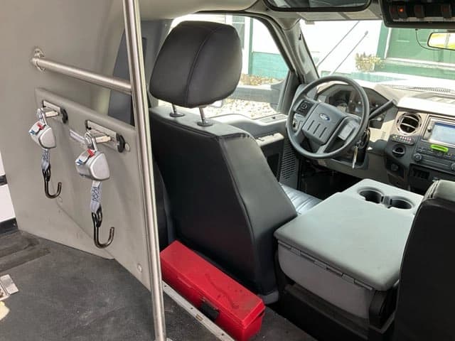 2015 Ford F550 Super Duty Turtle Top Odyssey XL ADA Shuttle Bus - Image 17