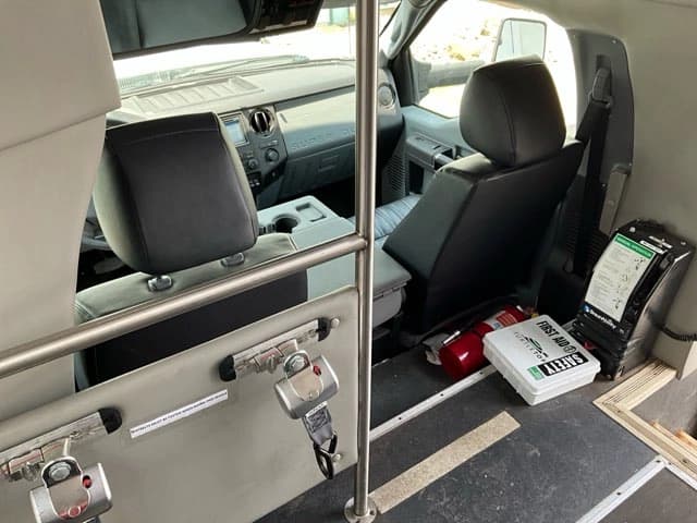 2015 Ford F550 Super Duty Turtle Top Odyssey XL ADA Shuttle Bus - Image 18