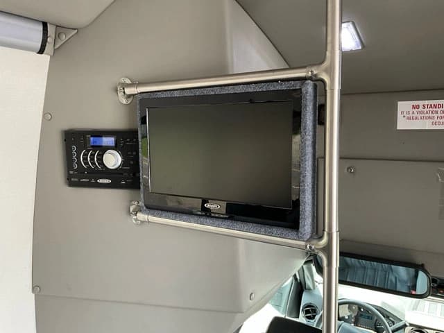 2015 Ford F550 Super Duty Turtle Top Odyssey XL ADA Shuttle Bus - Image 20