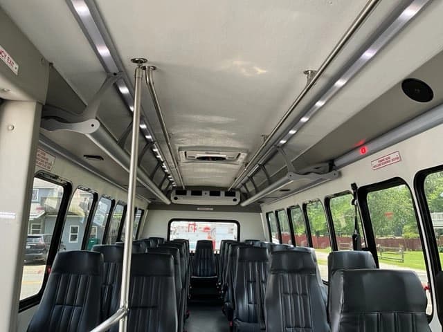 2015 Ford F550 Super Duty Turtle Top Odyssey XL ADA Shuttle Bus - Image 24