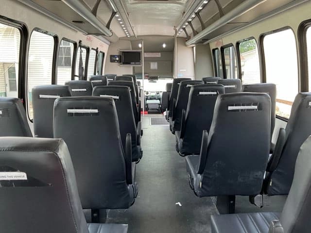 2015 Ford F550 Super Duty Turtle Top Odyssey XL ADA Shuttle Bus - Image 26