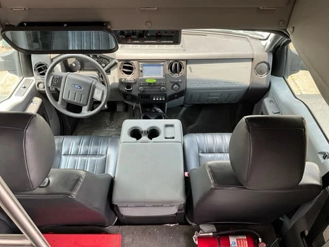 2015 Ford F550 Super Duty Turtle Top Odyssey XL ADA Shuttle Bus - Image 28