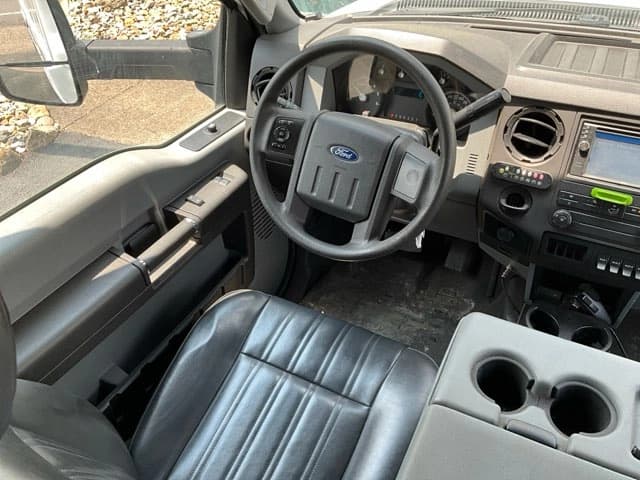 2015 Ford F550 Super Duty Turtle Top Odyssey XL ADA Shuttle Bus - Image 29