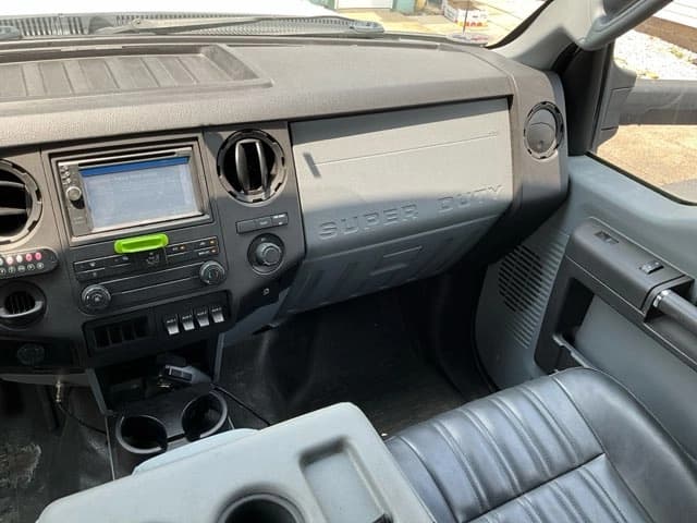 2015 Ford F550 Super Duty Turtle Top Odyssey XL ADA Shuttle Bus - Image 30