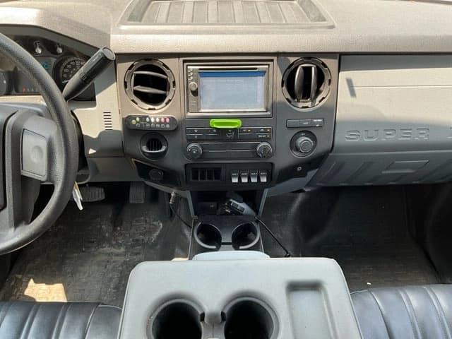 2015 Ford F550 Super Duty Turtle Top Odyssey XL ADA Shuttle Bus - Image 31