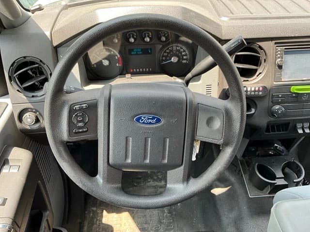 2015 Ford F550 Super Duty Turtle Top Odyssey XL ADA Shuttle Bus - Image 32