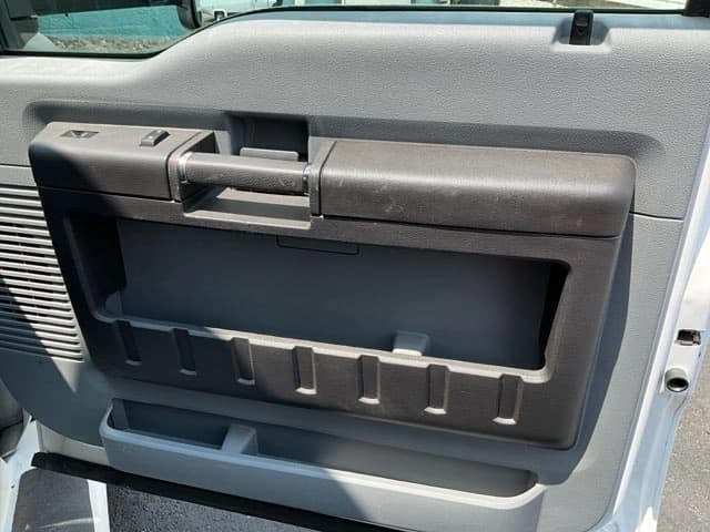 2015 Ford F550 Super Duty Turtle Top Odyssey XL ADA Shuttle Bus - Image 37