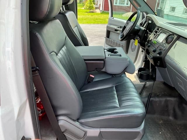 2015 Ford F550 Super Duty Turtle Top Odyssey XL ADA Shuttle Bus - Image 38