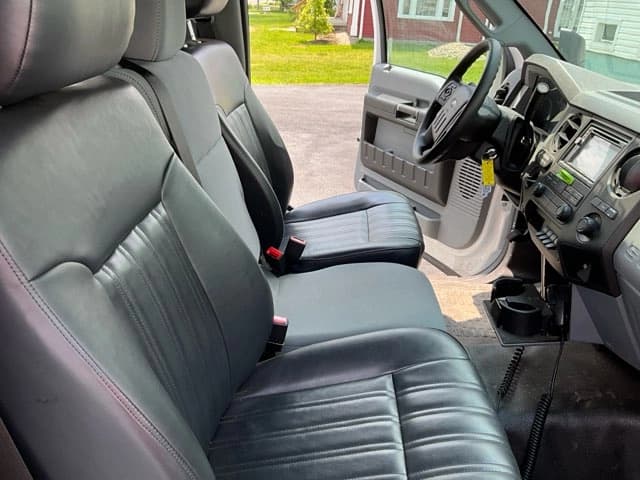 2015 Ford F550 Super Duty Turtle Top Odyssey XL ADA Shuttle Bus - Image 39