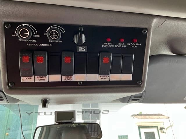 2015 Ford F550 Super Duty Turtle Top Odyssey XL ADA Shuttle Bus - Image 40