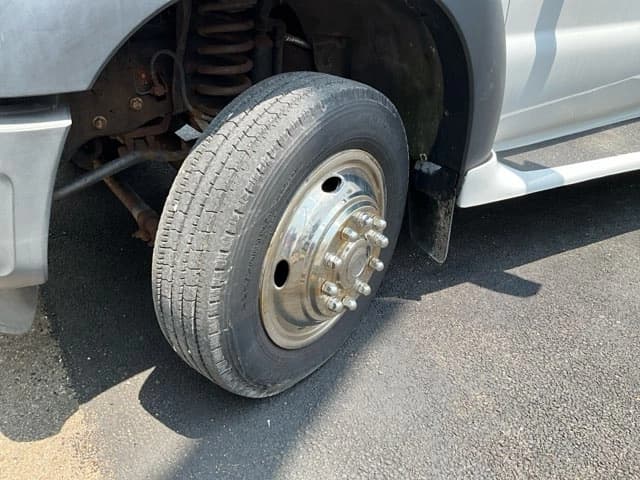 2015 Ford F550 Super Duty Turtle Top Odyssey XL ADA Shuttle Bus - Image 6