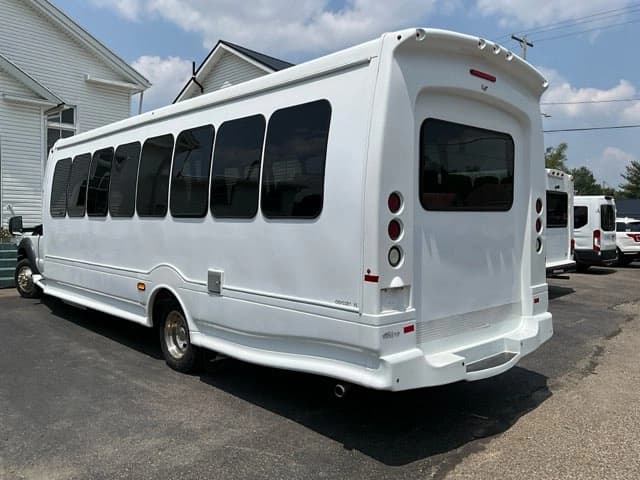 2015 Ford F550 Super Duty Turtle Top Odyssey XL ADA Shuttle Bus - Image 8