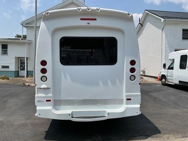 2015 Ford F550 Super Duty Turtle Top Odyssey XL ADA Shuttle Bus - Image 9