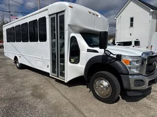 2016 Ford F550 Super Duty bus