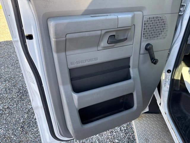2017 Ford E350 ADA Shuttle Bus - Image 8