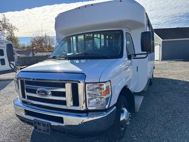2017 Ford E350 ADA Shuttle Bus - Image 4