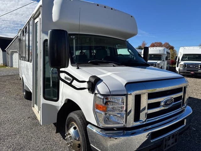 2017 Ford E350 ADA Shuttle Bus - Image 5