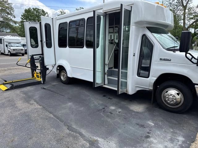 2019 Ford E350 Goshen Coach ADA Shuttle Bus - Image 2