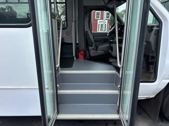 2019 Ford E350 Goshen Coach ADA Shuttle Bus - Image 15