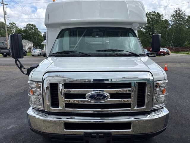 2019 Ford E350 Goshen Coach ADA Shuttle Bus - Image 4