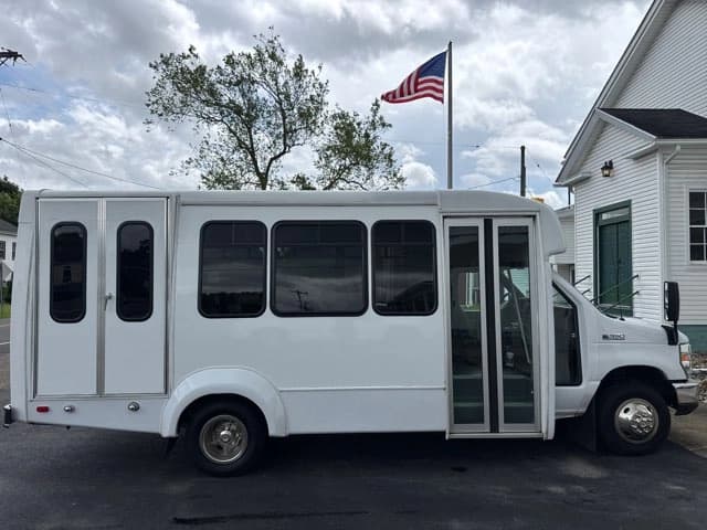 2019 Ford E350 Goshen Coach ADA Shuttle Bus - Image 7