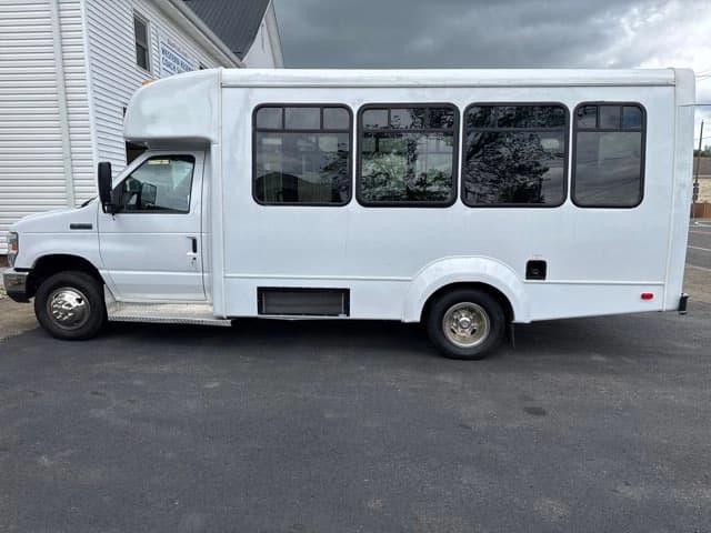 2019 Ford E350 Goshen Coach ADA Shuttle Bus - Image 9