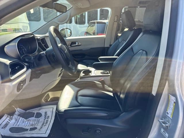 2023 Chrysler Pacifica - Image 12