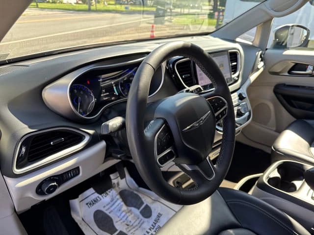 2023 Chrysler Pacifica - Image 13