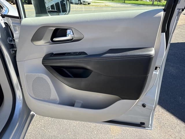 2023 Chrysler Pacifica - Image 19