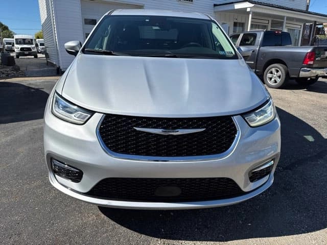 2023 Chrysler Pacifica - Image 3