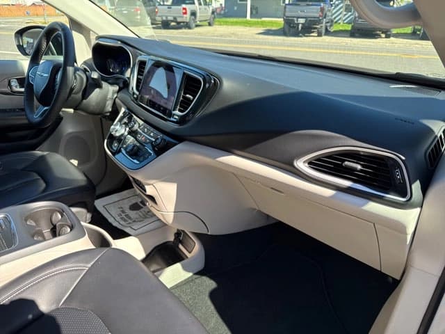 2023 Chrysler Pacifica - Image 21